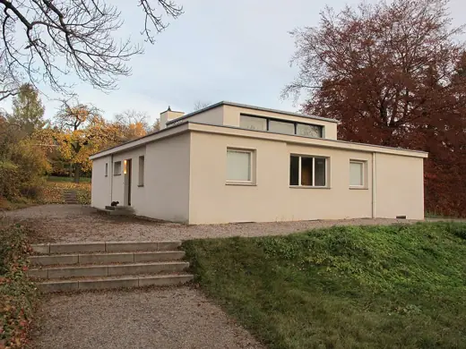 Photo 1: Exterior