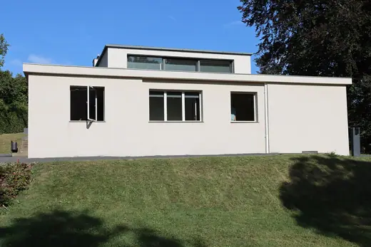 Photo 2: Exterior