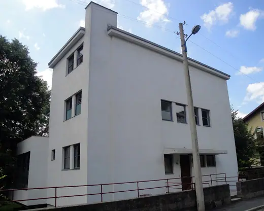 Photo 3: Exterior