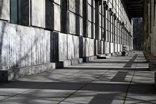 Photo 2: Exterior · Schattenspiel am Haus der Kunst