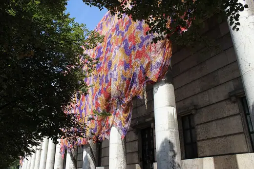 Photo 4: Exterior