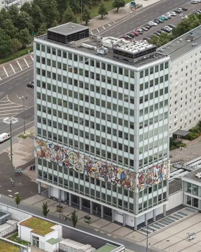 Photo 4: Exterior