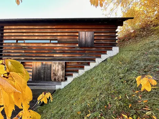 Photo 2: Exterior · Ferienhaus Gugalun bei Versam
