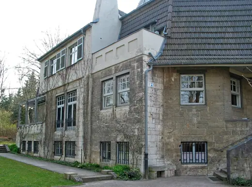 Photo 2: Exterior