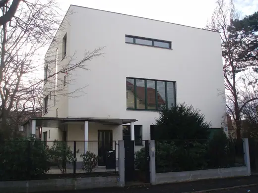 Photo 1: Exterior