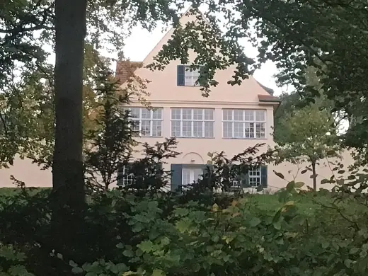 Photo 3: Exterior