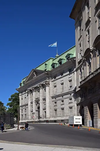Photo 2: Exterior