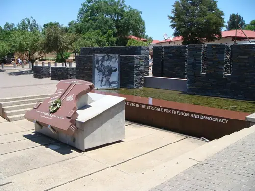 Photo 6: Context