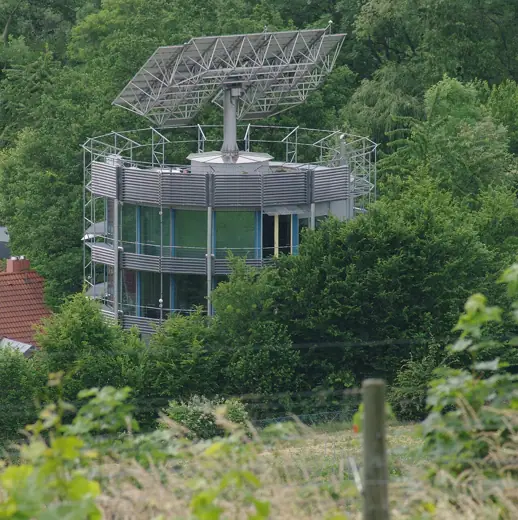Photo 2: Exterior