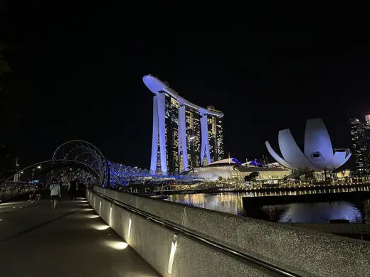Photo 5: Exterior