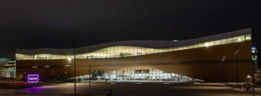 Photo 4: Exterior