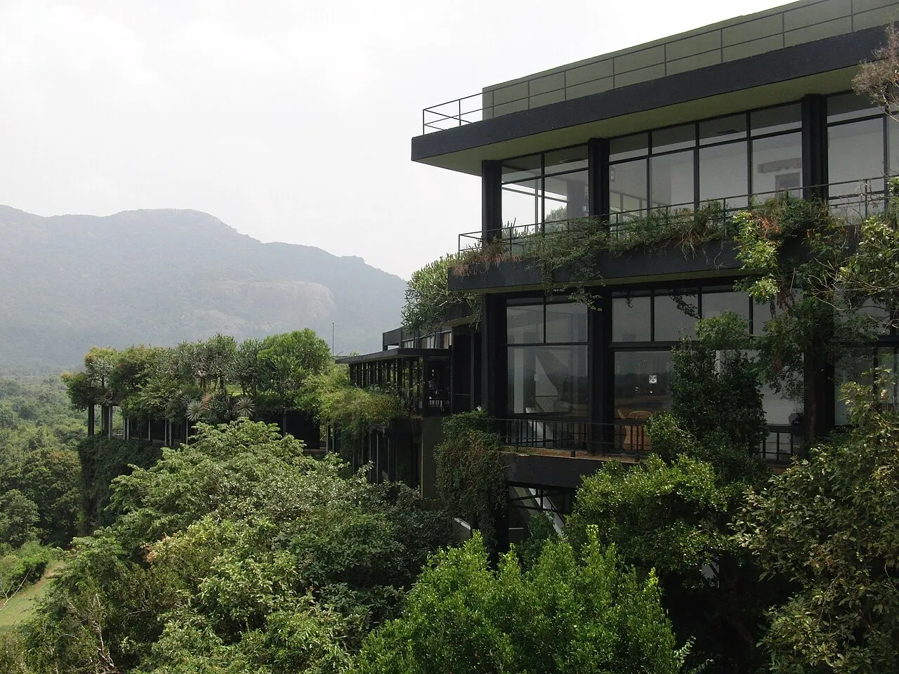 Heritance Kandalama: Exterior · Kandalama Hotel, Dambulla of Sri Lanka build by Geoffrey Bawa in 1991