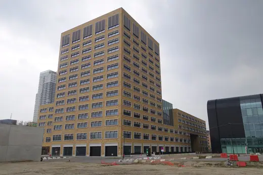 Photo 2: Exterior