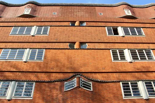 Photo 4: Exterior · Spaarndammer en Zeeheldenbuurt - Zaanstraat The crowning glory of Amsterdam School architecture