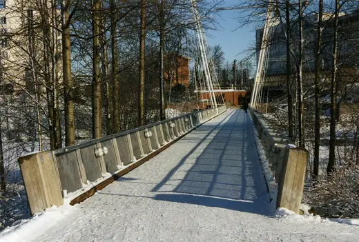 Photo 3: Exterior