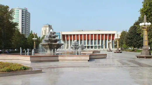 Photo 1: Exterior