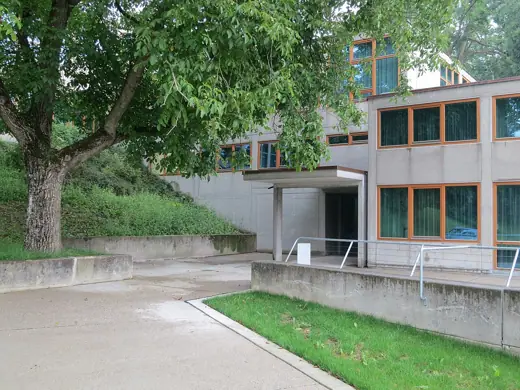 Photo 1: Exterior