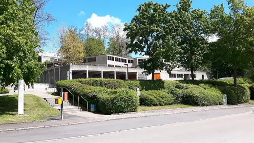 Photo 2: Exterior