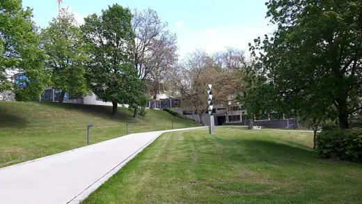 Photo 3: Exterior