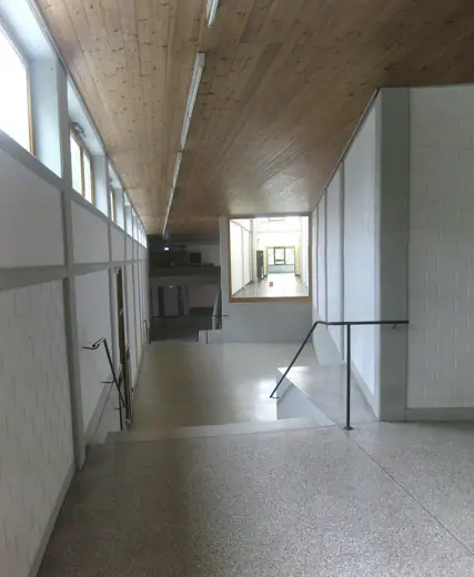 Photo 4: Interior