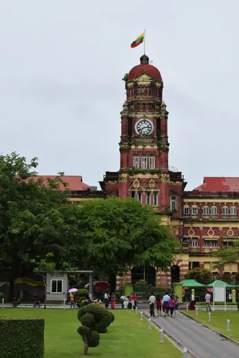 Photo 2: Exterior · High Court building