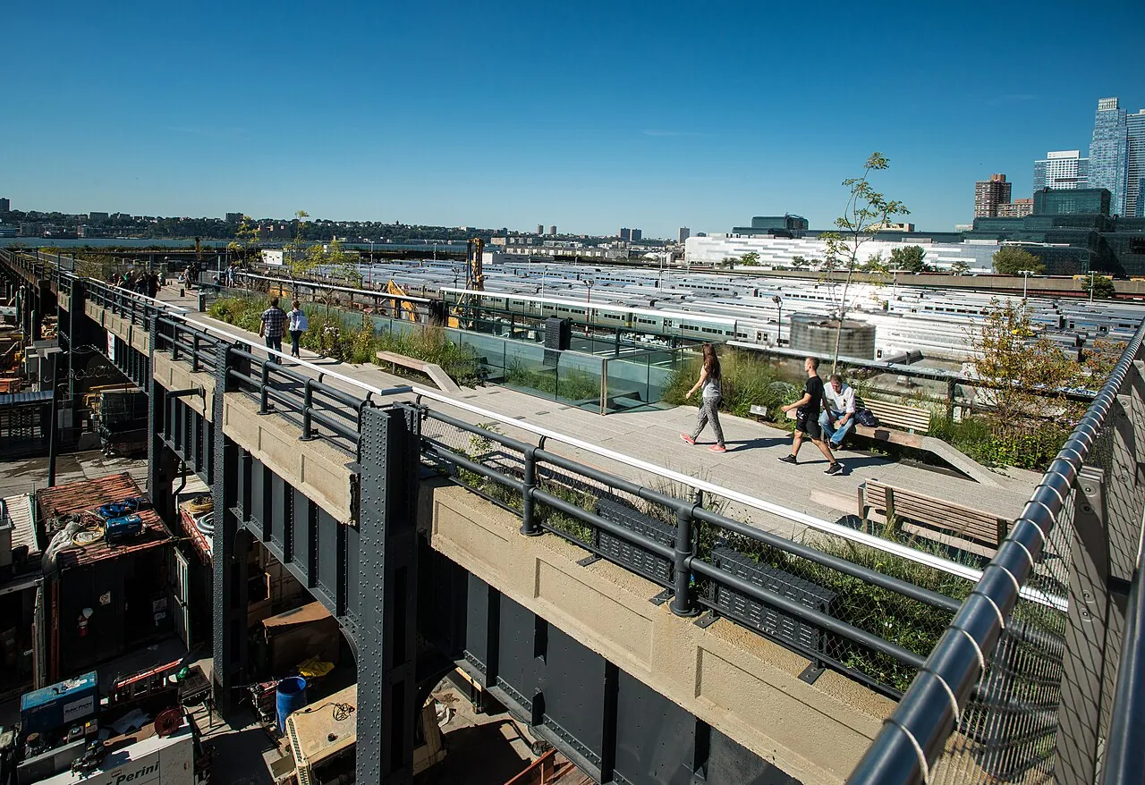 High Line: Exterior