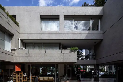 Photo 3: Exterior