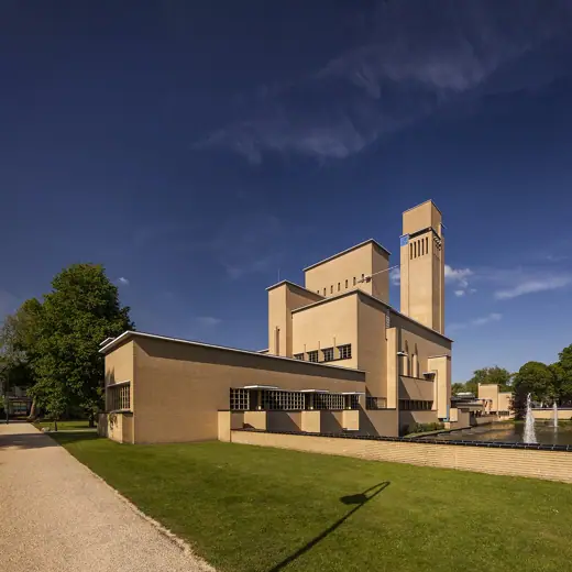 Photo 2: Exterior · Raadhuis Dudok Architectuur