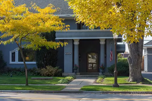 Photo 3: Exterior