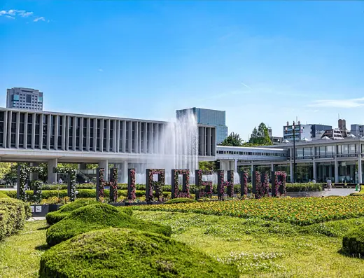 Photo 4: Exterior
