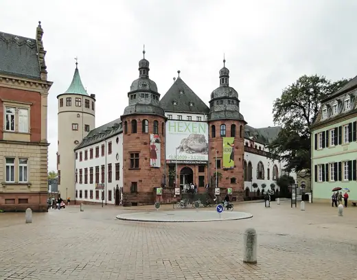 Photo 4: Exterior