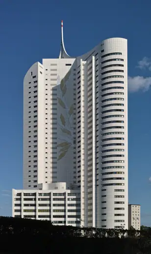 Photo 1: Exterior