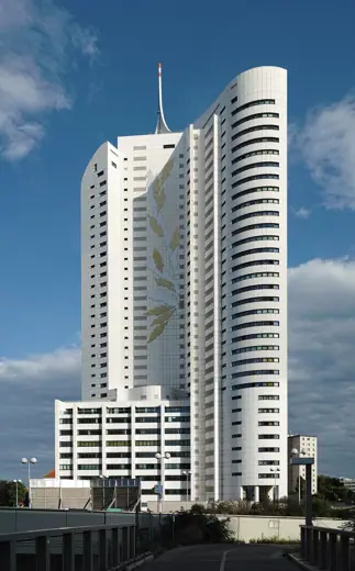 Photo 2: Exterior