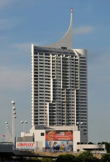 Photo 3: Exterior
