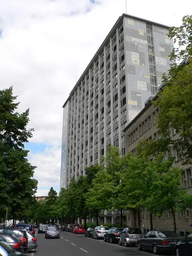 Photo 2: Exterior