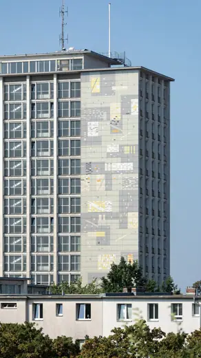 Photo 3: Exterior
