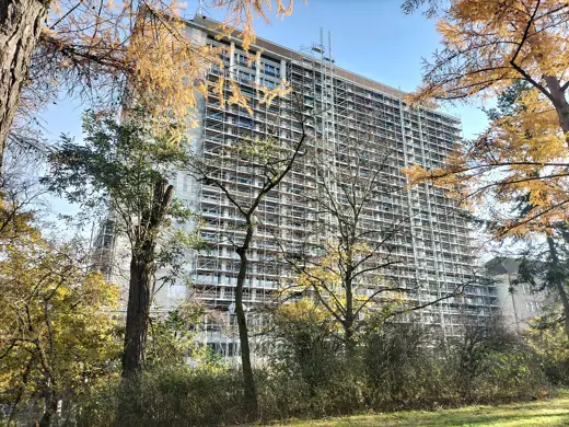 Photo 4: Exterior