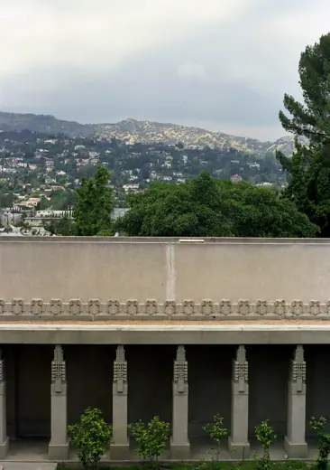 Photo 2: Exterior