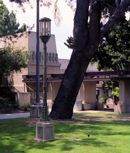 Photo 3: Exterior