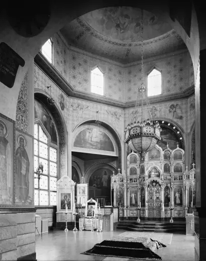 Photo 4: Interior