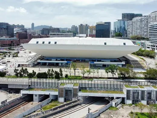 Photo 2: Exterior