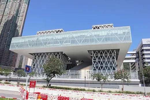 Photo 2: Exterior