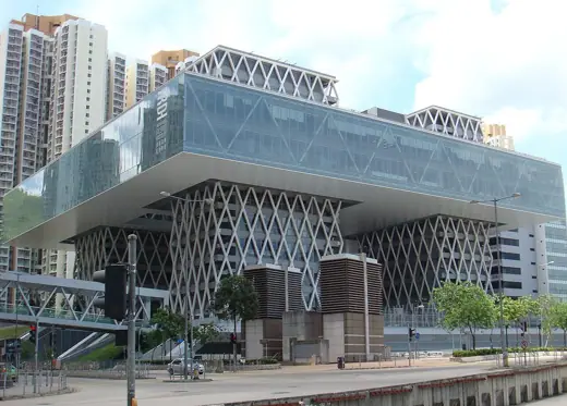 Photo 3: Exterior