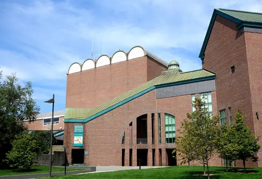Photo 1: Exterior