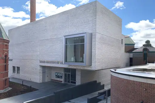Photo 2: Exterior