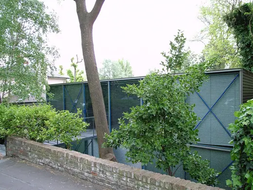 Photo 3: Exterior