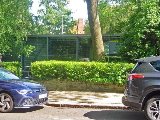 Photo 4: Exterior · Hampstead : Hopkins House