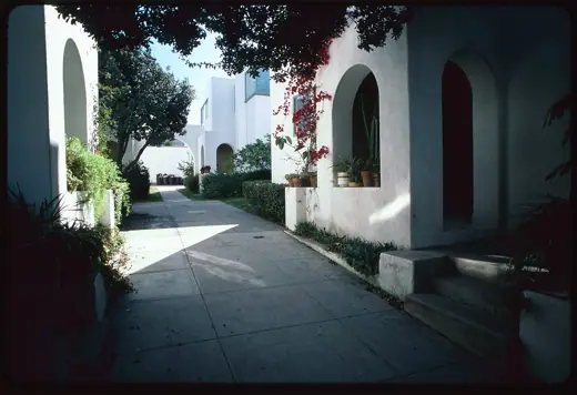 Photo 5: Interior