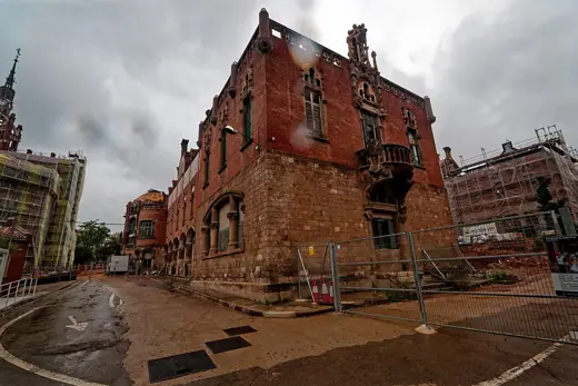 Photo 3: Exterior
