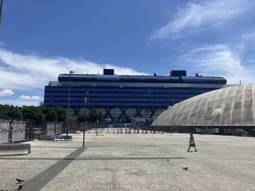 Photo 2: Exterior · Hôtel du département des bouches du Rhône avec le Dôme au premier plan à droite